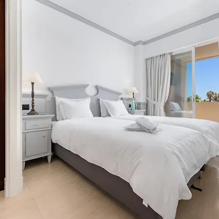 Stunning Renovated 2-Bedroom In Golden Mile Marbella Esterno foto