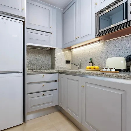 Stunning Renovated 2-Bedroom In Golden Mile Marbella Esterno foto