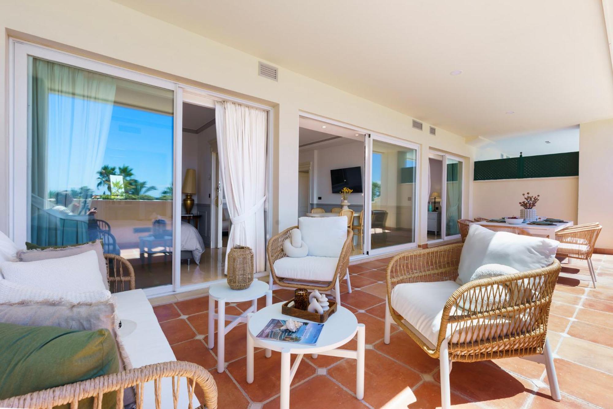 Stunning Renovated 2-bedroom In Golden Mile Apartment