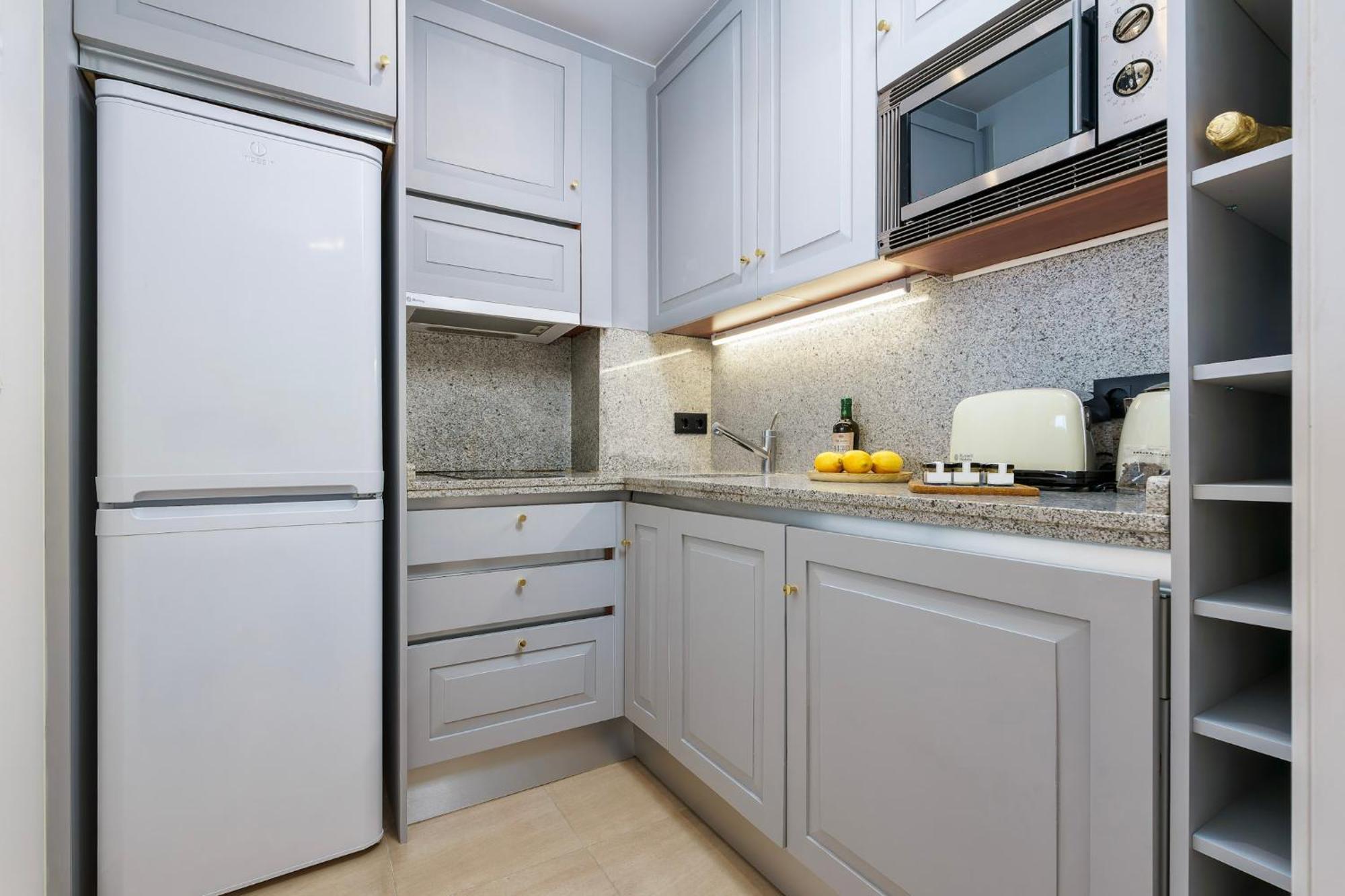 Apartament Stunning Renovated 2-bedroom In Golden Mile Marbella